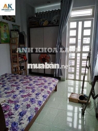 422HBC - nhà 1 trệt + 1 lầu + 1 lửng , hai mặt hèm xe hơi , nở hậu