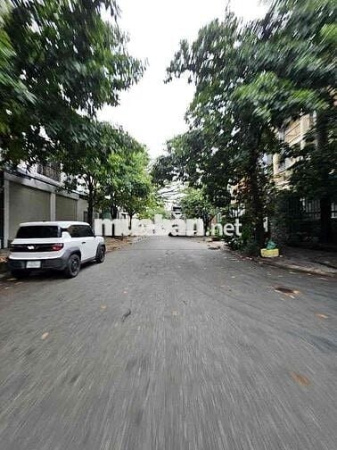 Bán Đất MT đường ngay Chợ Phú Thuận, Quận 7, 5,5m x 14m,  SHR nhỉnh 6t
