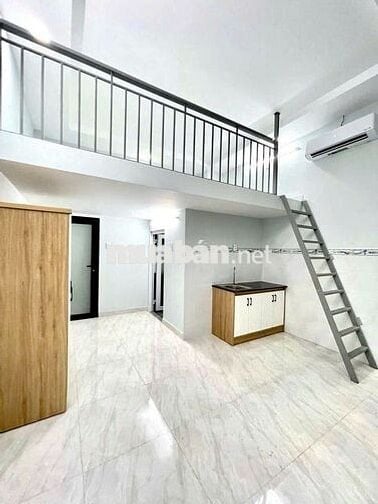 Phòng 30m2, Có Ban Công, Đ.Nguyễn Văn Công, Gần Công Viên, Sân Bay