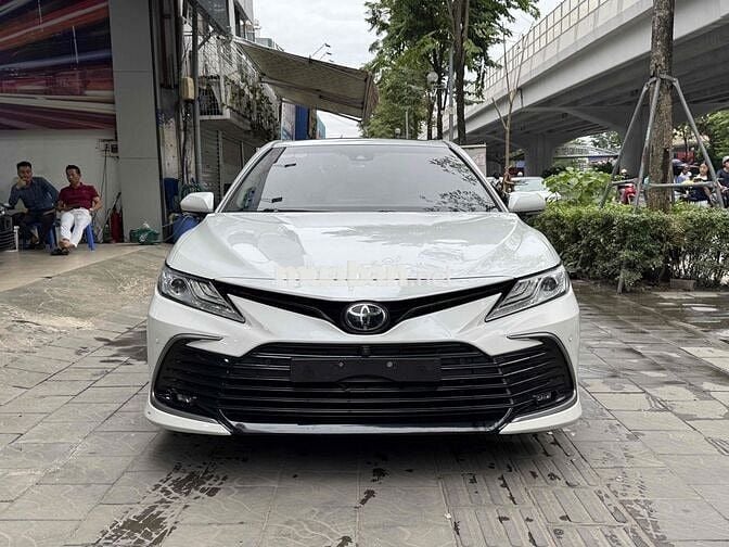 CẦN BÁN TOYOTA CAMRY 2.5Q TRẮNG / KEM MODEL 2023