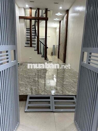 Lô Góc Cầu Giấy 40m2 - 4 Tầng - Gần Phố - Ngõ Thông - Giá 8,3 Tỷ