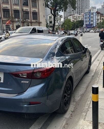 Mazda 3 đời 2018 màu xanh, 100.000 km