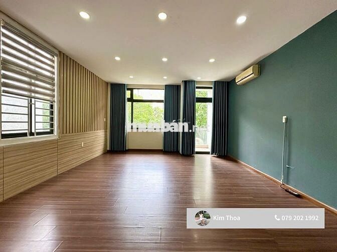 Văn phòng 30m2 có ban công ở Vạn Phúc, t.máy máy lạnh, hầm xe. Giá 7tr