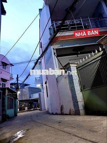 BÁN NHÀ 2 TẦNG NGAY SÁT MẶT TIỀN