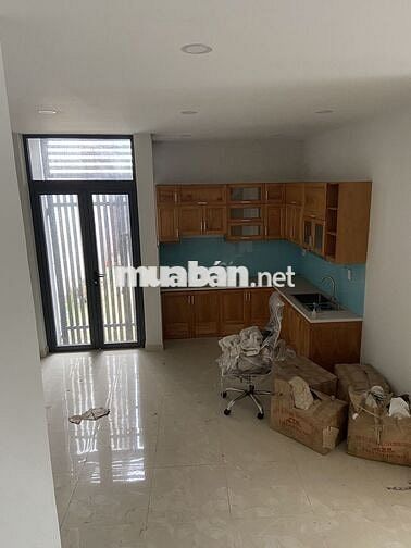 460HBC - Nhà hình chữ L , có giếng trời , hoàn công đầy đủ