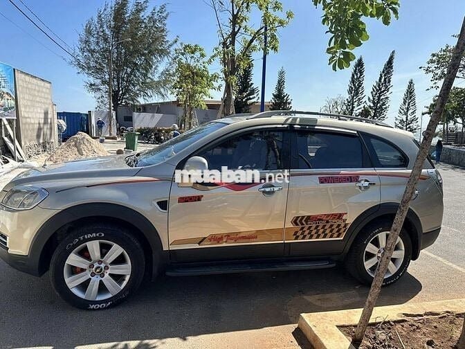 Chevrolet Captiva LTZ 2010 màu vàng cát