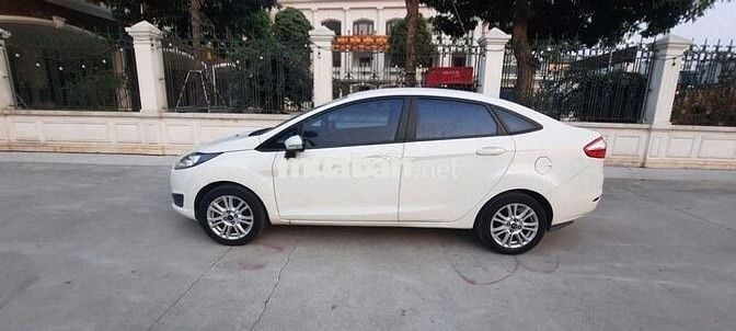 Ford Fiesta 2015 số tự động màu trắng