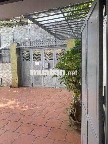 nhà ở khép kín, dt 50m2, 2 ngủ, khách, bếp, quận Thanh Xuân