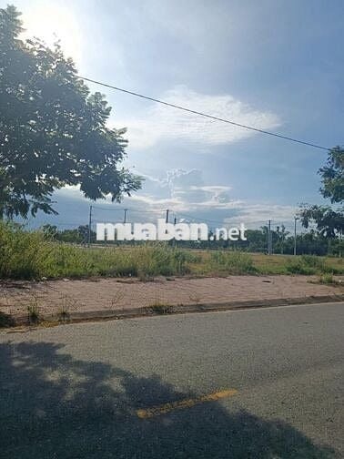 Bán lô đất gần chợ - Trường học - Khu dân cư đông - xây ở ngay