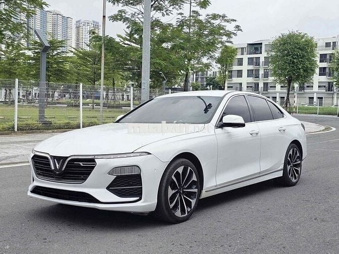 VinFast Lux A2.0 Premium 2022 - 49000 km