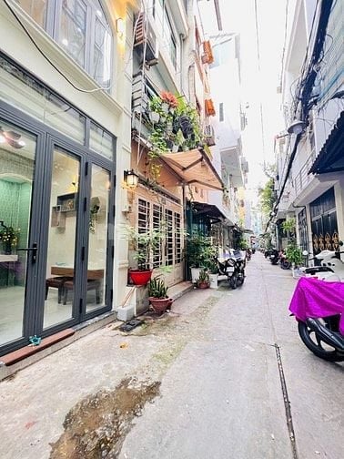 Nhà mới lên sóng 4 tầng Nguyễn Thiện Thuật, Quận 3