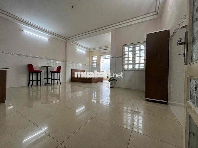 Căn hộ mini Ban công lớn Pham Thế Hiển Q8 rộng 38m2 Full nội thất