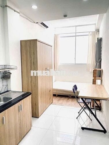 Phòng trọ studio giá rẻ cửa sổ lớn thoáng ngay trung tâm Quận 7
