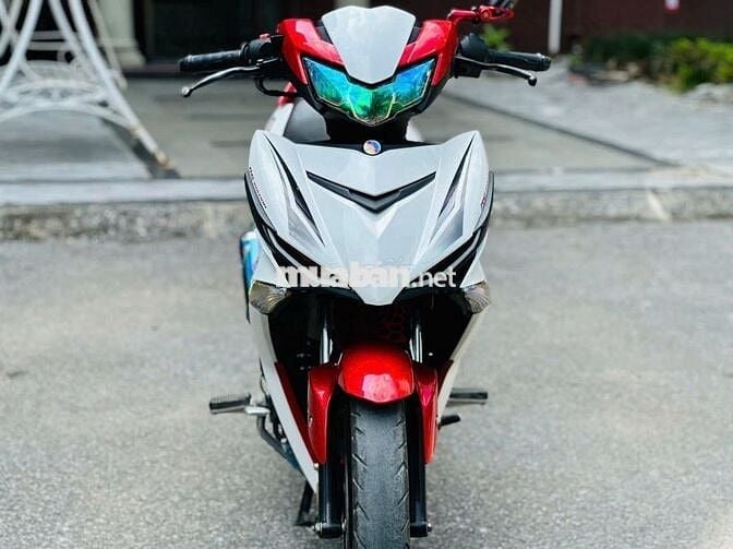 Xe máy Yamaha Exciter 150 Trắng Đỏ