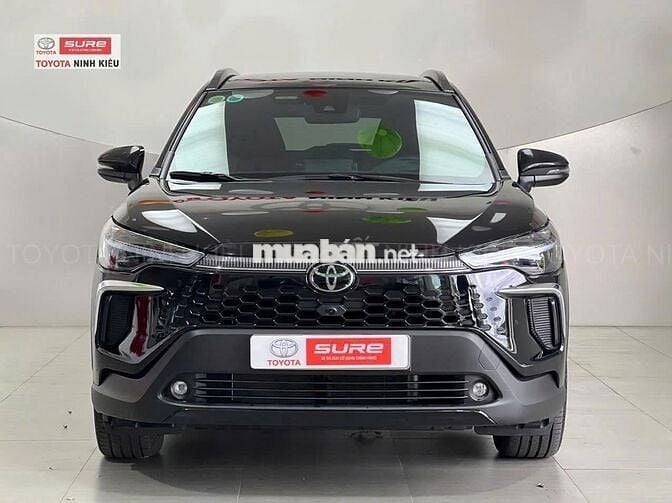 Toyota Cross 1.8V 2024 màu đen, 5.000 km