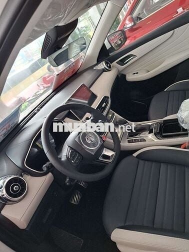 MG HS Luxury – trả góp từ 150 triệu, giao xe ngay
