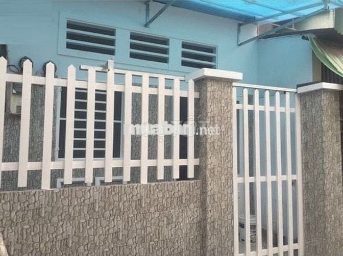 338HBC - Nhà 2 mặt hẻm , đang chia làm 2 để cho thuê