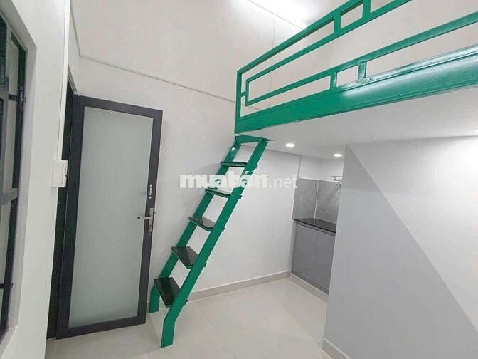 Trọ gác giá rẻ chỉ 4tr2 đứng k đụng đầu gần q1 và q2 ngay Tân Cảng
