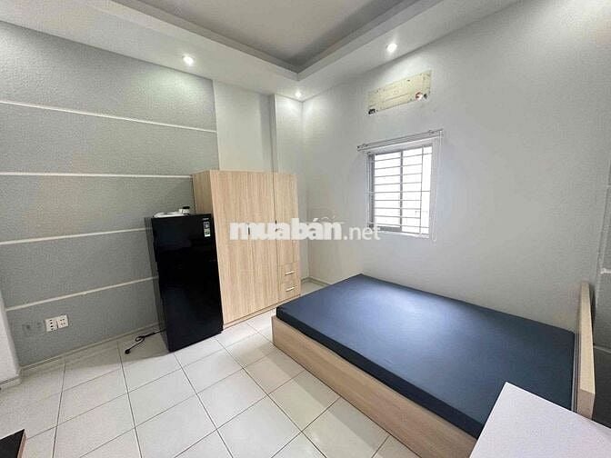 Cho thuê phòng giá rẻ có cửa sổ trời ngay mặt tiền Phùng Văn Cung