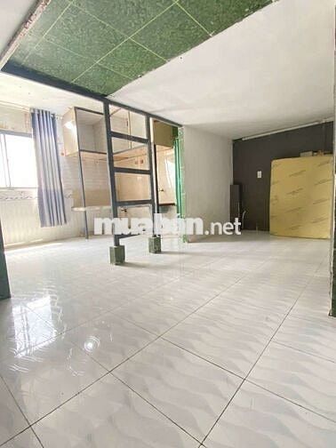 Phòng 45m2 cửa sổ trời. Gác gần lotte nguyễn Văn lượng