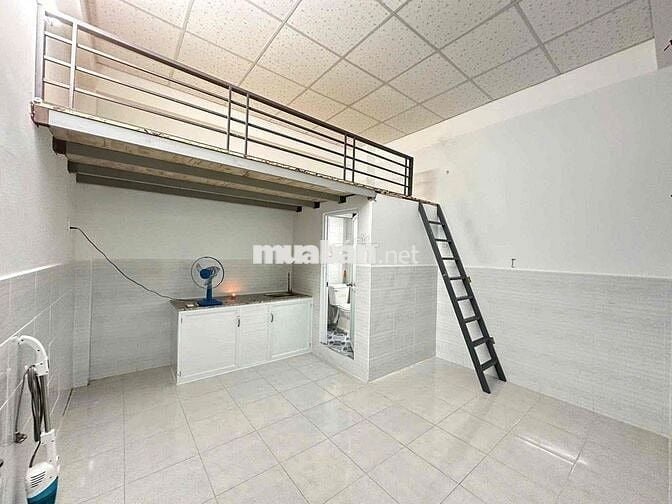 Phòng trọ giá rẻ ngay ngã tư bốn xã _ sẵn máy lạnh_ Free xe