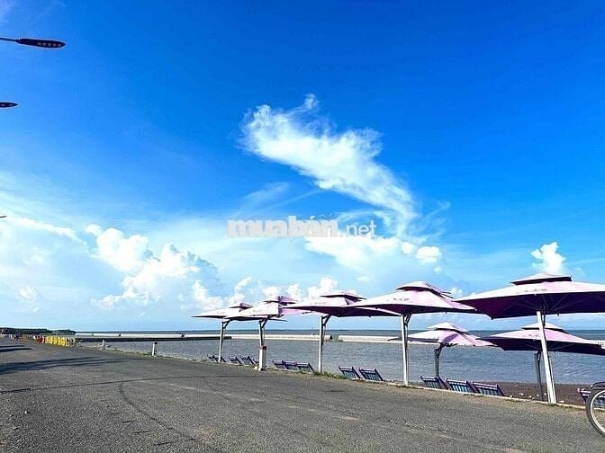 ô tô tới đất 10x50 có 100 thổ cư ngay khu du lịch Biển