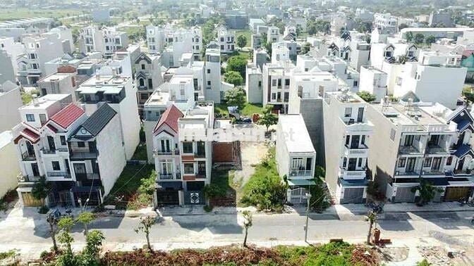 Chính Chủ cần bán lô đất trục chính ngay Cổng Chính - Gần Hồ - Chợ -TT