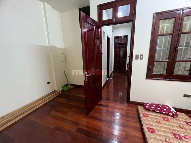 Nhà 5,5T vị trí đẹp khu P/Lô vip Chùa Láng vỉa hè ngõ rộng 8m DT 51,5m
