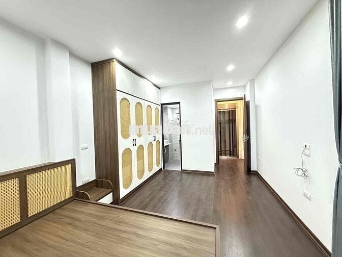 NHÀ ĐẸP TÂY HỒ, DÂN XÂY CÓ THANG MÁY Ở NGAY.