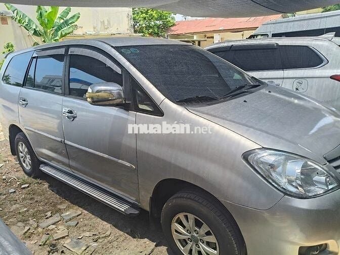 Toyota Innova 2011 J - 200000 km