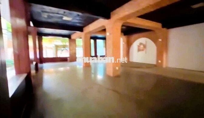 Mặt bằng kinh doanh rộng 275m² gần trung tâm thương mại Gigamall