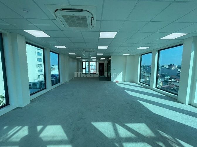 Cho thuê văn phòng Dịch Vọng Hậu – mặt tiền 14m, đường ô tô tránh