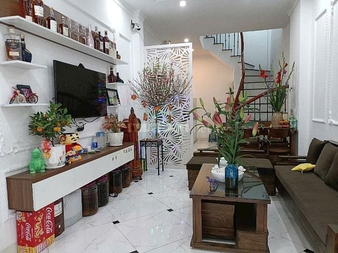 Chính Chủ Bán nhà Thượng Thanh: DT 32m2, 5Tầng, Fun đồ , Gía 6.5 Tỷ 