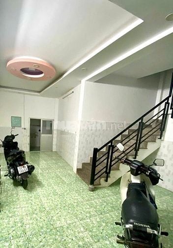 Cho thuê nguyên căn 4 x 12, đúc 1 lầu 2PN 2WC Hẻm 3m, P1 GV