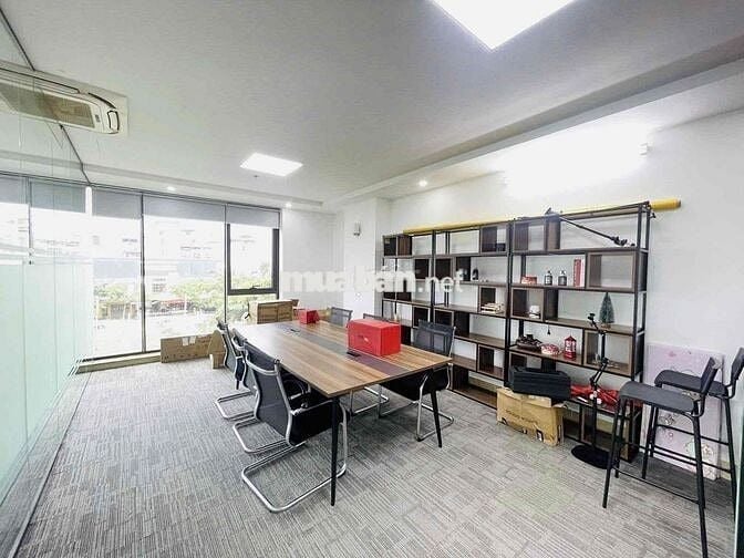 Cho thuê văn phòng tại Chùa Láng 100m2 giá 18t view cực đẹp nhà mới
