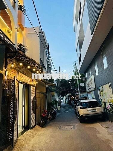 NHÀ MỚI VÔ Ở LIỀN một / ngắn XE HƠI VÔ NHÀ