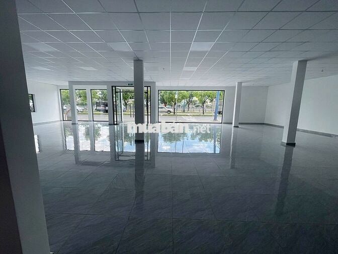 Cho thuê mặt bằng mặt tiền: Võ Văn Kiệt, P.1, Quận 5. DT: 328m2