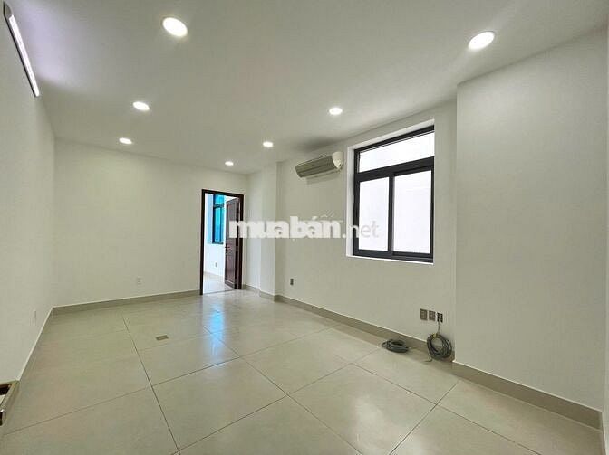 Văn phòng 25m2 Vạn Phúc, ngăn sẵn 2 phòng, máy lạnh hầm xe. Chỉ 7,5 tr