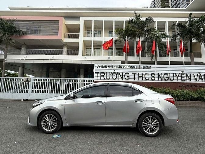 Cần bán Toyota Corolla Alits 1.8 G số tự động. Xe GĐ sử dụng ko KD