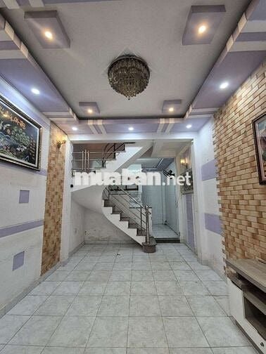 Cho thuê nhà sát trường Nguyễn Trung Trực LTRiêng 4x11 1 lầu 2PN 2WC