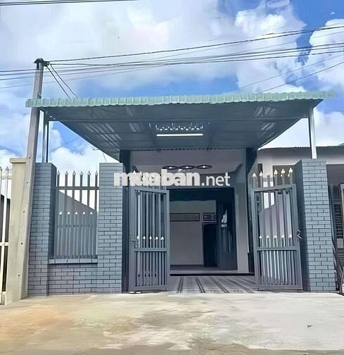Bán nhà cấp 4 sổ hồng riêng, dt 100m2 ngay chợ Bình Điền giá 720triệu