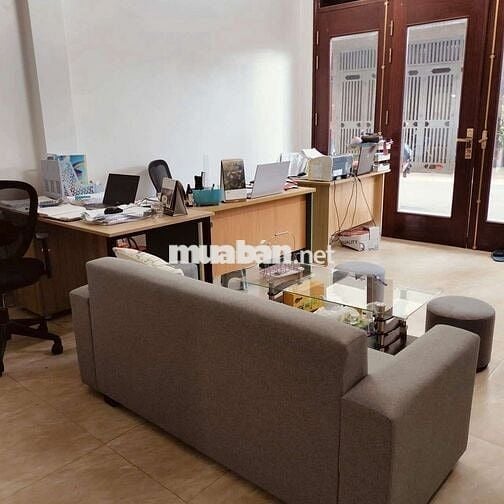 có văn phòng cho thuê văn phòng chia sẵn thành 2 phòng LH: ***