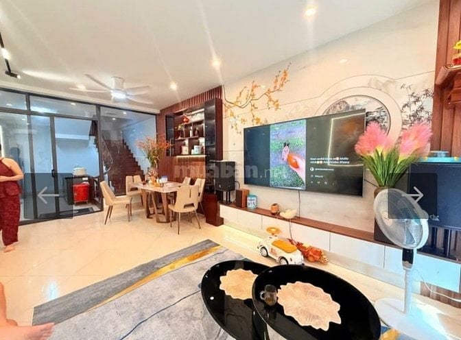 CHÍNH CHỦ BÁN NHÀ CẦU GIẤY, SÁT PHỐ, Ô TÔ 7 CHỖ QUA NHÀ 54m, 19,8 TỶ