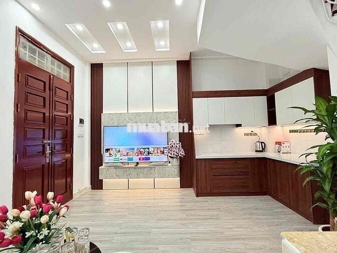 Lô Góc 2 Thoáng Cầu Giấy 40m2 - 5 Tầng - Ngõ Thông - Gần Phố - 8,8 Tỷ