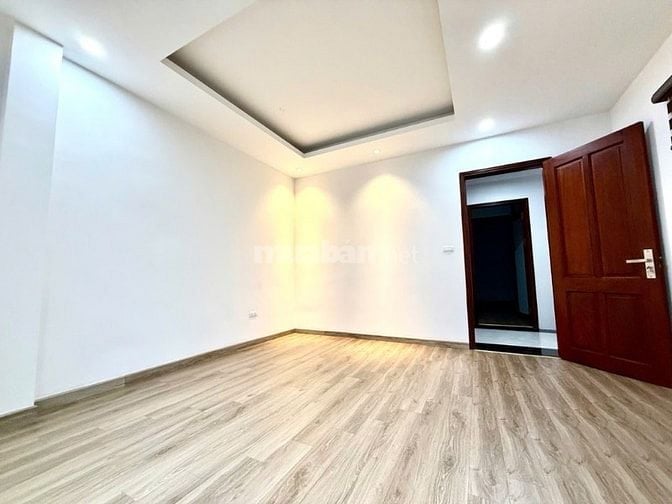 Bán nhà 5 tầng, gần chợ, ô tô vào gara, giá 12.2 tỷ