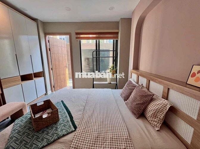 Căn hộ full nội thất ban lớn công ngay chợ bà chiểu gần Q1