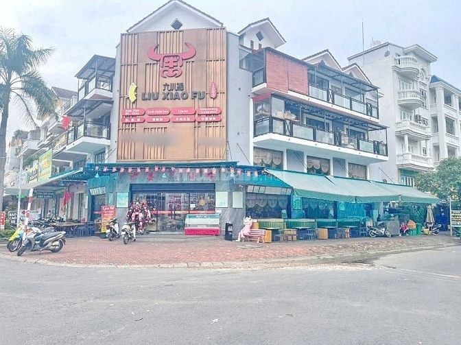 Bán Nhà Góc 2MT Q7 13x20m, Đối Diện Vincom, HDT 110 Triệu/ bán 69 tỷ