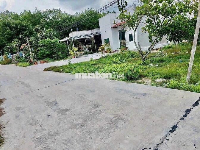 tôi cần bán 3000m2 có 200m2 thổ cư. 360 triệu