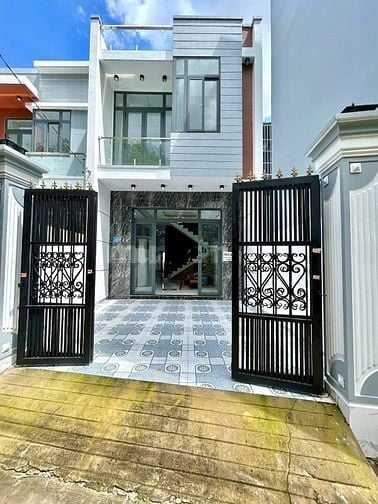 NHÀ NGỘP KCN CẦU TRÀM GIÁ 1 TỶ 890 - CÁCH BẾN XE MIỀN TÂY 13KM