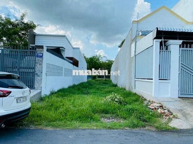 Lô ngộp cuối cùng 179m2 bán 700tr - đường Suối Lội ngay Tân Thông Hội